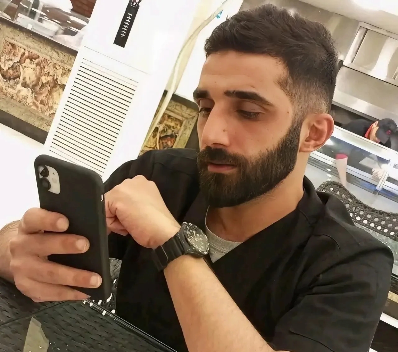 نقابة الحلاقين) تدين جريمة مقتل أحمد عوكل في الزرقاء