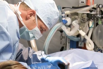طبيب أردني يبتكر في الولايات المتحدة تقنية لعلاج مضاعفات تجمع بين القلب والشريان الأبهر