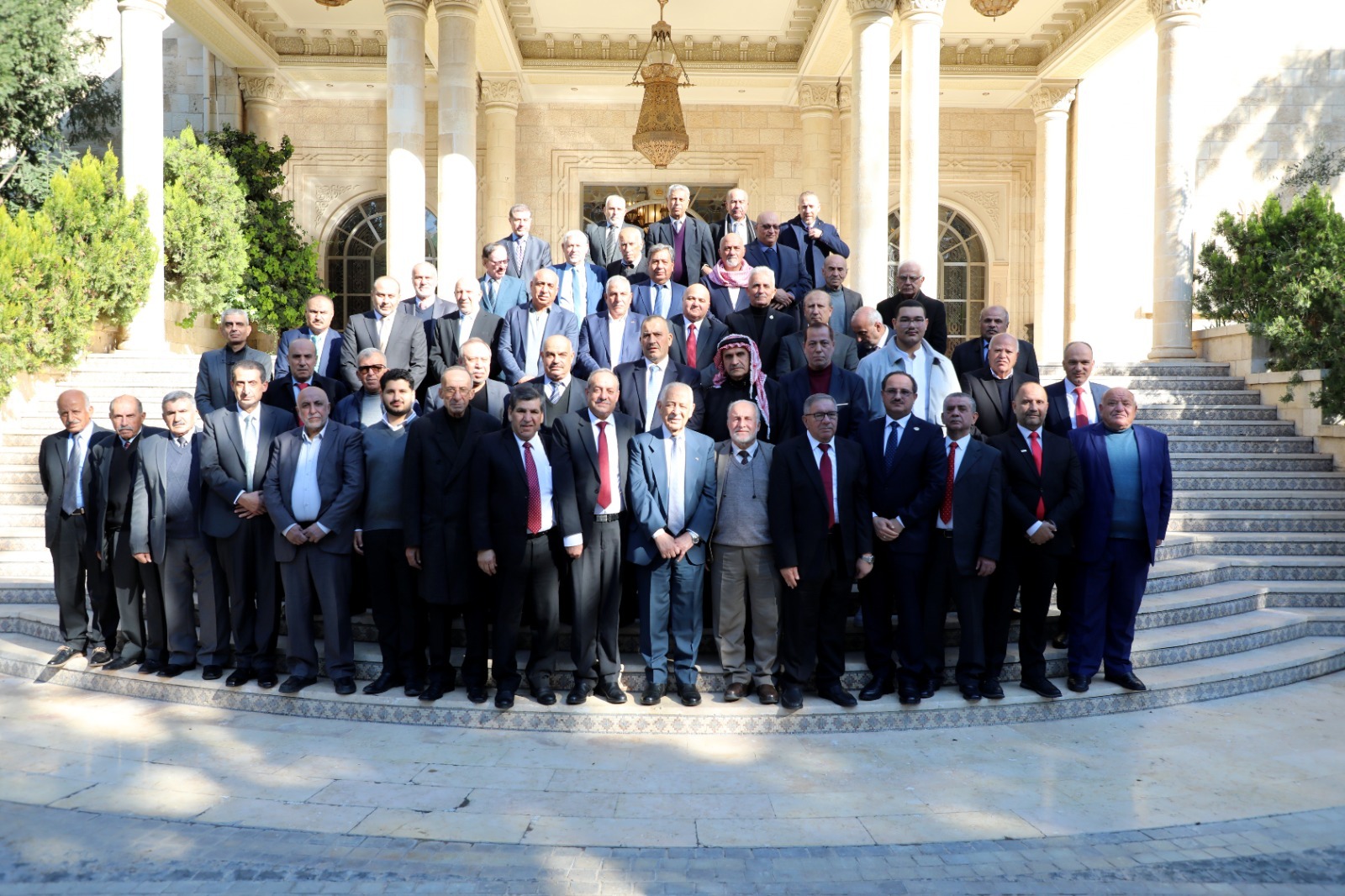 العيسوي يلتقي وفدا من أبناء عشائر حلحول- الخليل بالأردن* 