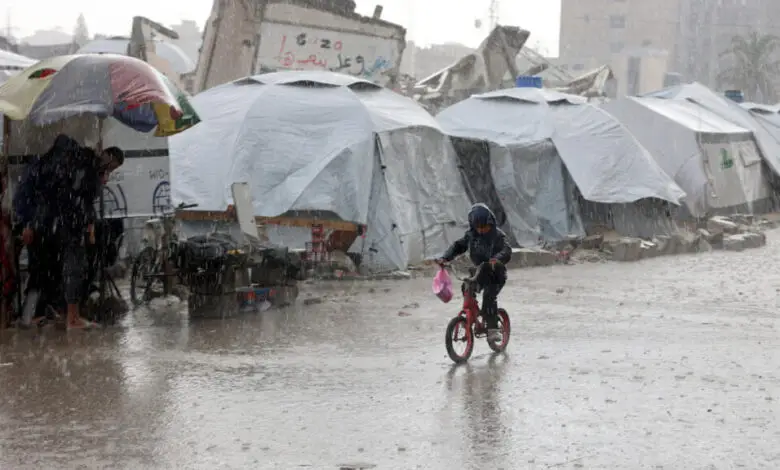 وفاة 9 فلسطينيين وإصابة آخرين إثر انهيارات خلال المنخفض في غزة